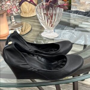 🖤VINCE COMUTO BLACK LEATHER PUMPS SZ 7.5 GREAT CONDITION!